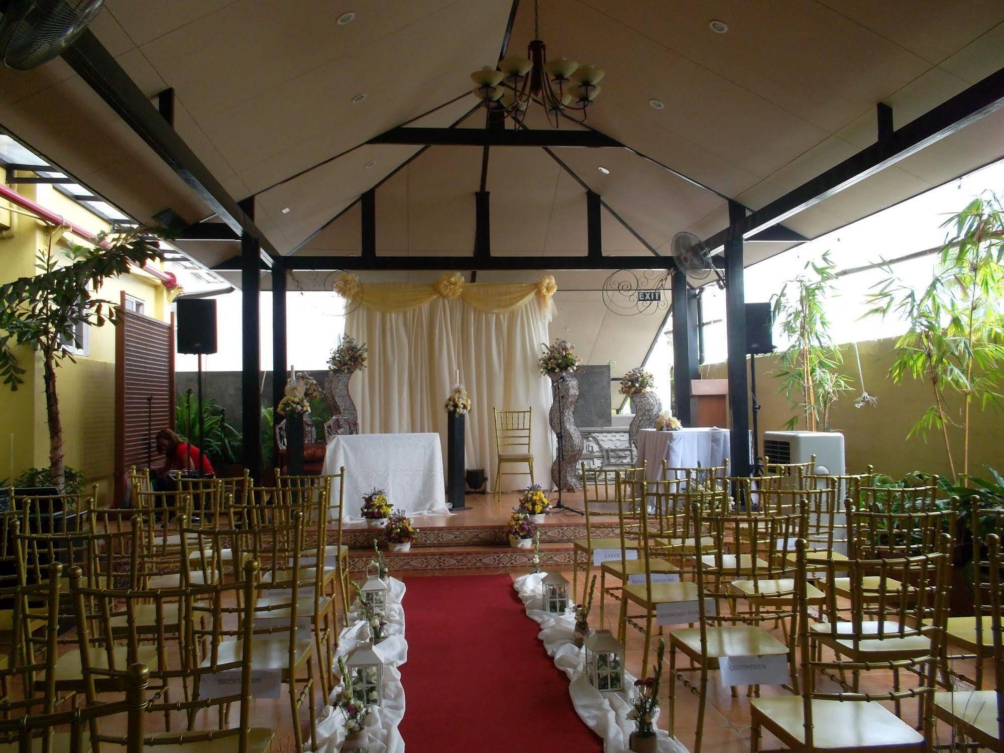 Casa Pura Inn And Suites Quezon City Exterior foto