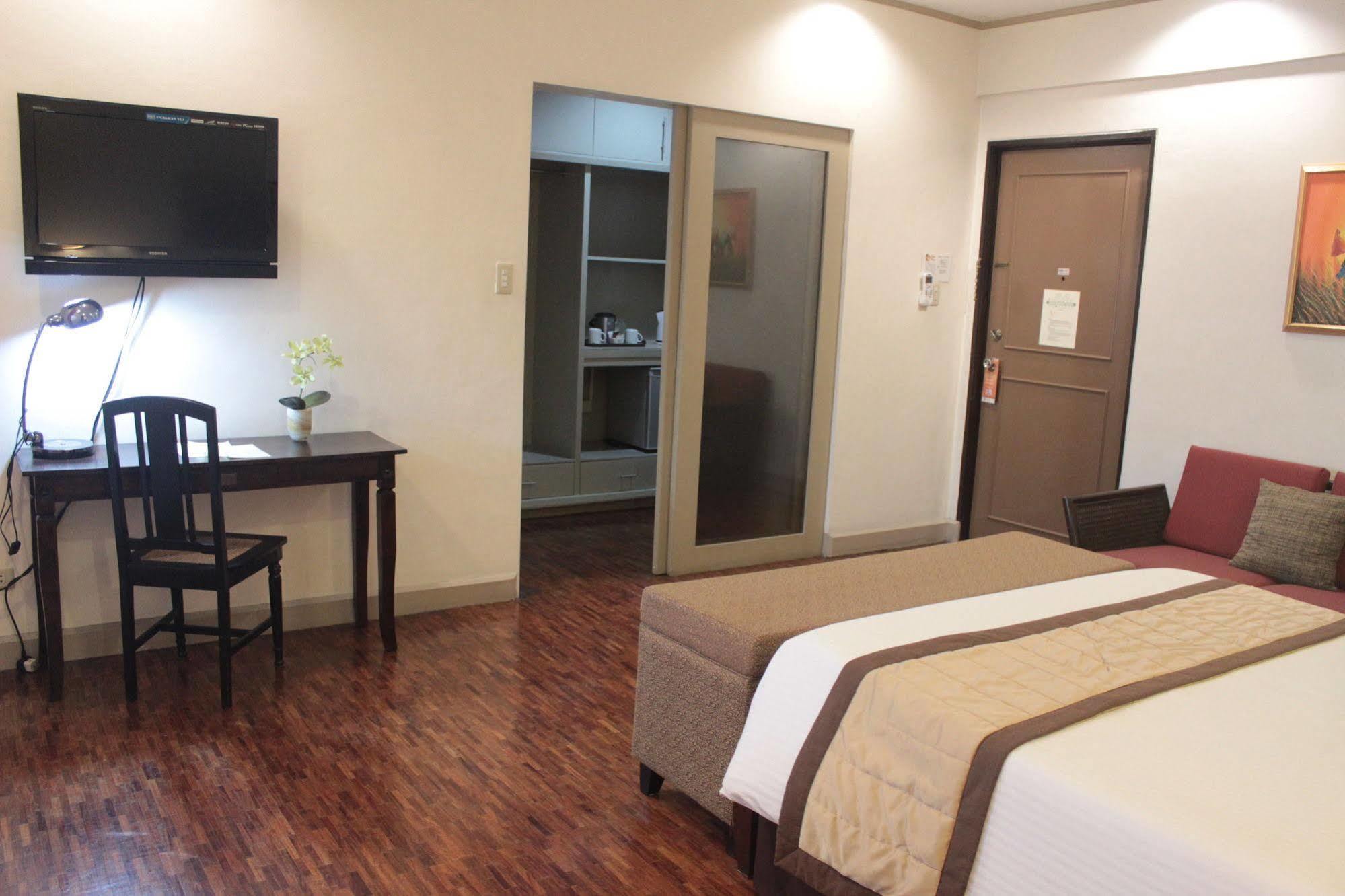 Casa Pura Inn And Suites Quezon City Exterior foto