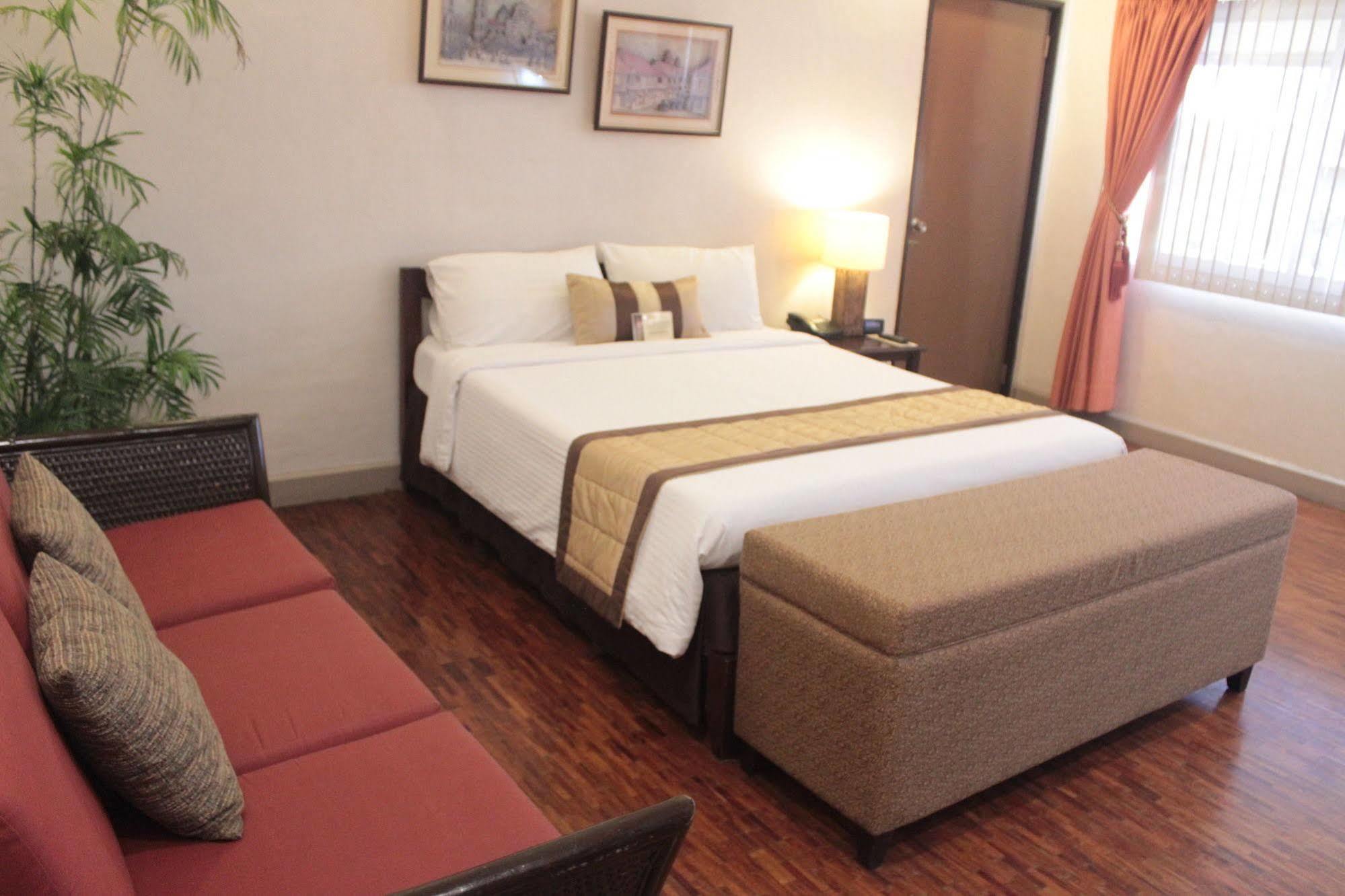 Casa Pura Inn And Suites Quezon City Exterior foto