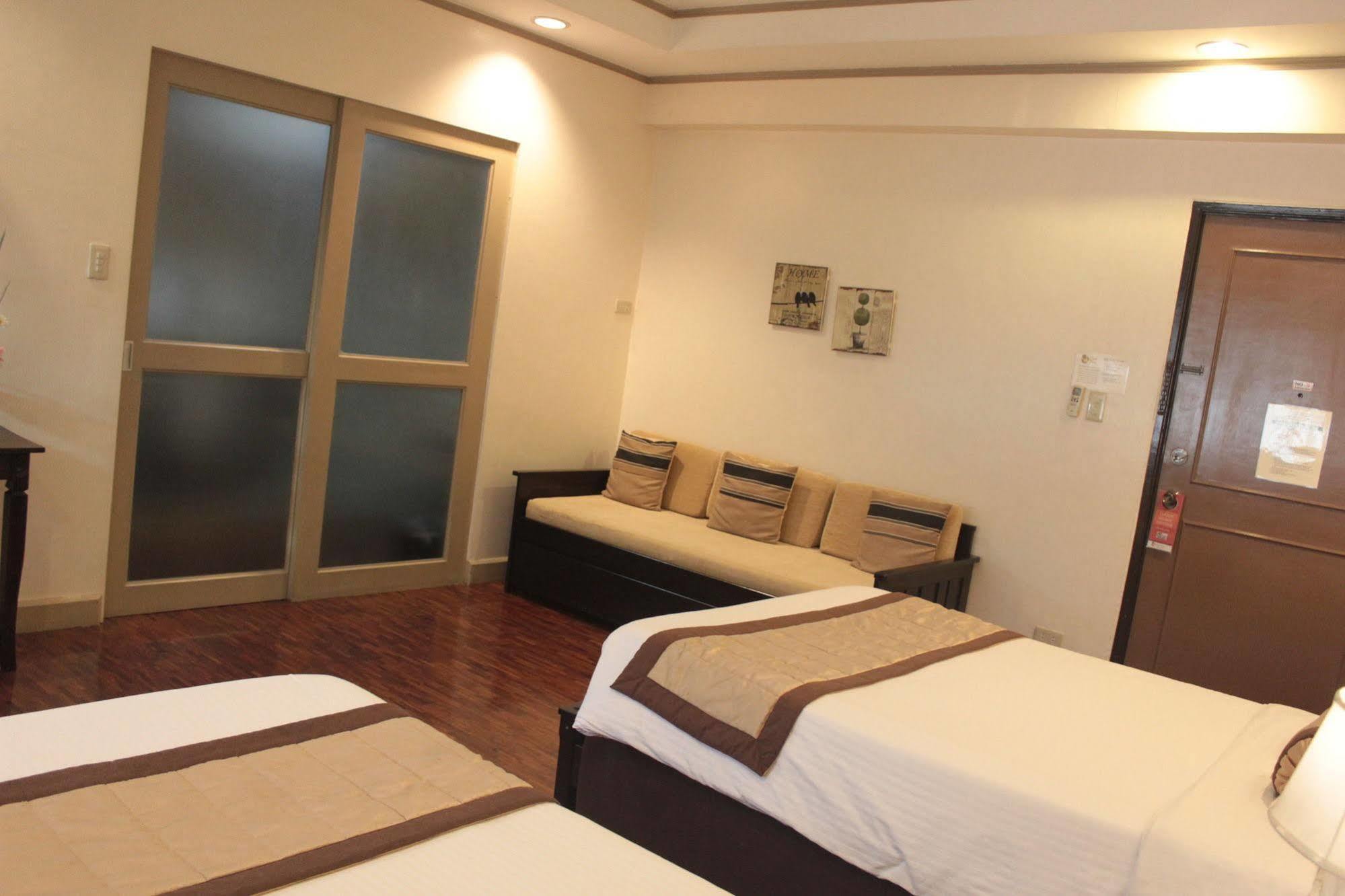 Casa Pura Inn And Suites Quezon City Exterior foto