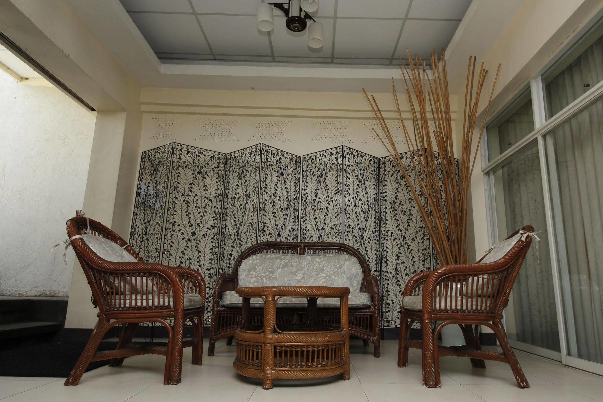 Casa Pura Inn And Suites Quezon City Exterior foto
